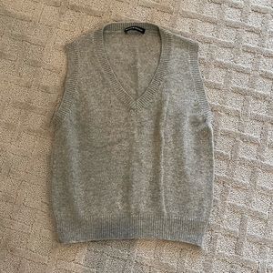 Brandy Melville NWOT grey sweater vest XS S